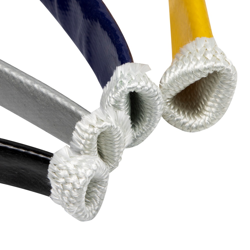 Применение термоизоляционных рукавов с черным силиконовым покрытием в автомобильной промышленности для проводов, шлангов и маслопроводов.