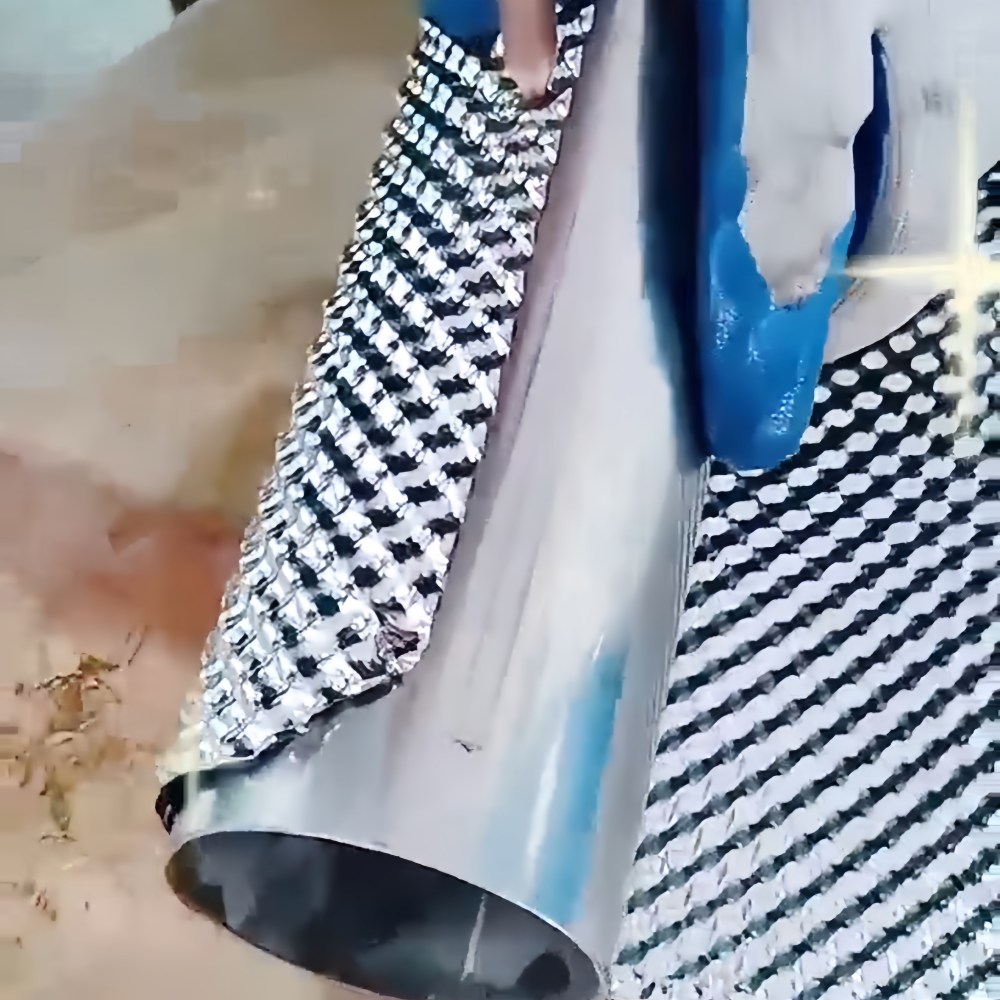 Представляем наш усовершенствованный теплозащитный экран из тисненого алюминия: идеальное решение для управления тепловым режимом.