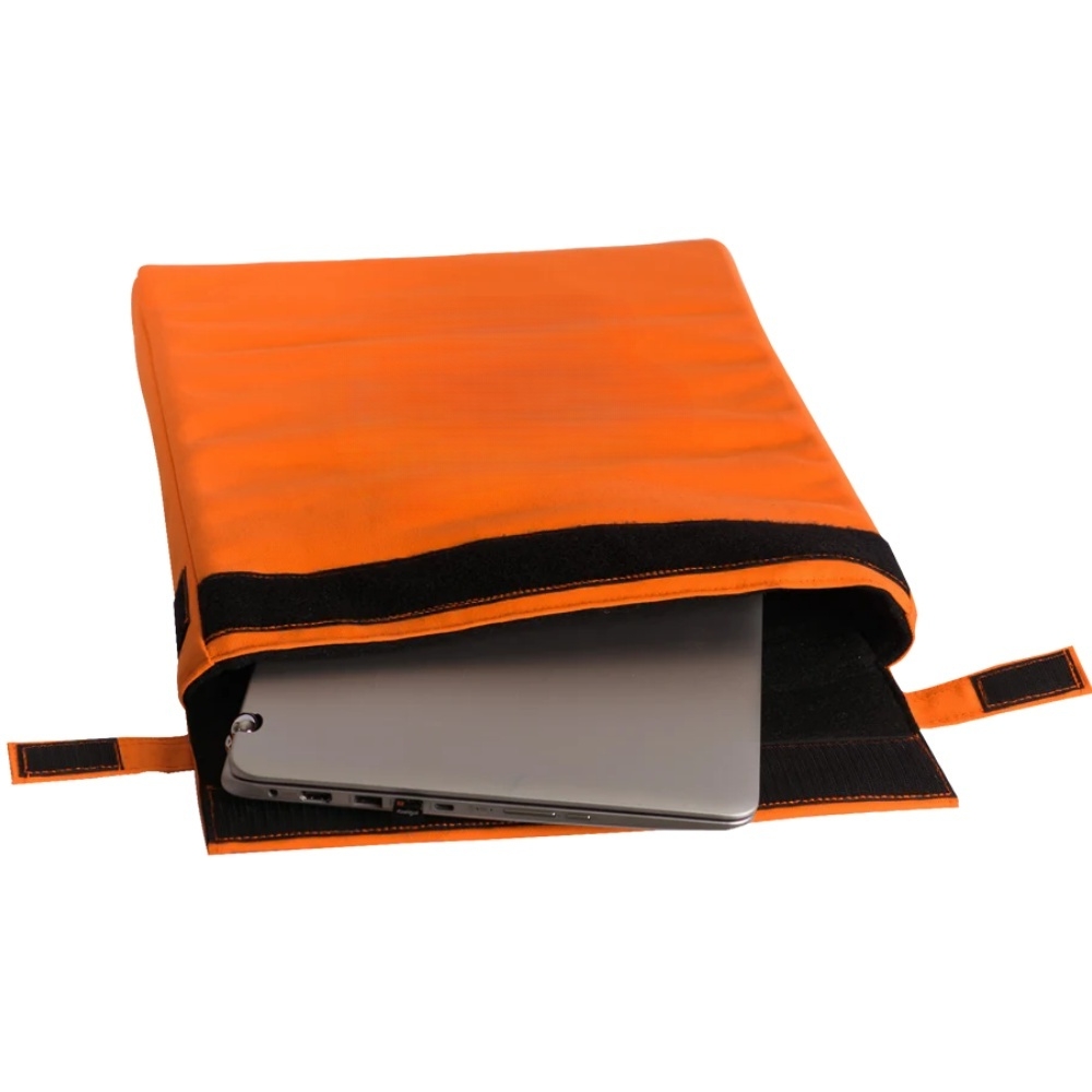 Защитный чехол для литиевых батарей для максимальной огнестойкости.