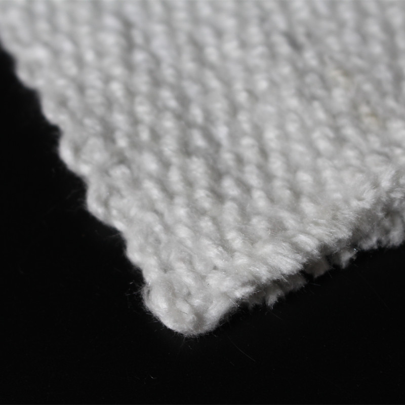Каковы преимущества использования керамической ткани в высокотемпературных приложениях?
